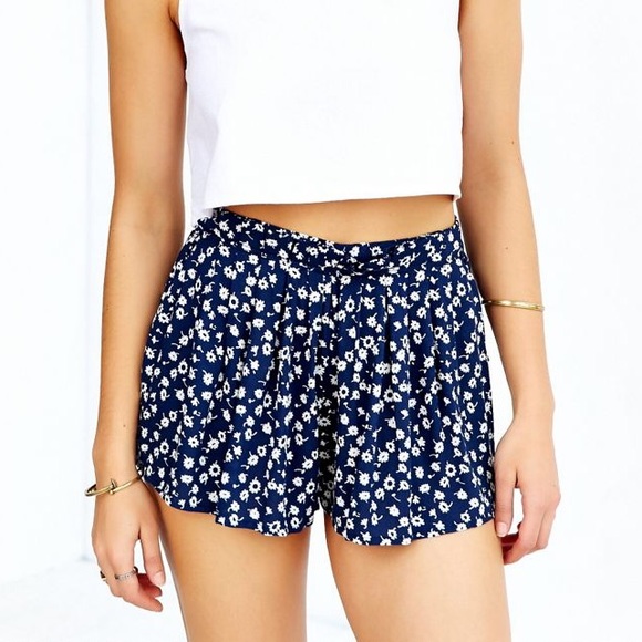 Urban Outfitters Pants - Urban Outfitters Pleated Waist Shorts Floral M